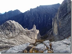 33よくもこんな岩峰の山が