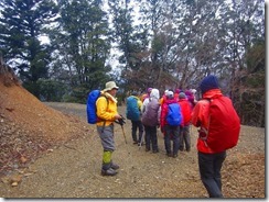 16ここから林道歩きで分岐、再び登山道に入り往路を下山しました