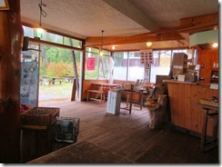 10下田代十字路の原の小屋無料休憩所