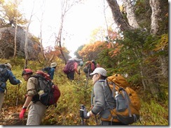 2-17紅葉の中を進みます