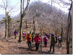 04稜線へ上がってきました、西(左）が古祖母山です