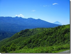 2-02八ケ岳連峰の向こうに富士山