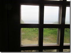 ４１窓の向こうに沖ノ島が見えました