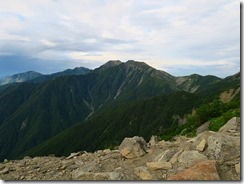 3-04稜線に出ると赤石岳が目の前に