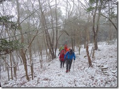 2-05春はツツジ、秋は紅葉、冬は積雪