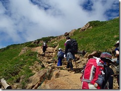 2-10大勢の登山者