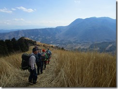 33花牟礼山の下山です、山は黒岳方面。