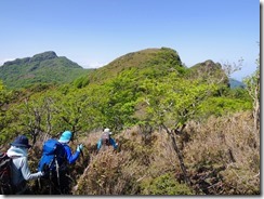 2-33天狗岩、祖母山方面へ進みます