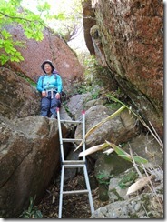 2-38祖母山への急登､岩溝､ハシゴ､ロープにとりついて上ります