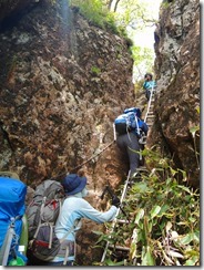 2-20　古祖母山への巨岩のハシゴ