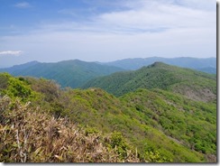 2-30傾山からの縦走路を振り返ります