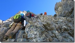 2-17登山者を下から撮影、まるで垂直の壁、カニのタテバイ