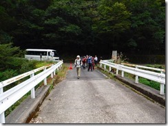 01地蔵岳登山口到着、車は通行禁止でした