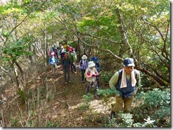 2-10今回案内してくれた椎葉さん先頭