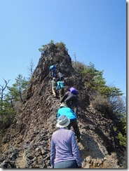 2-29前障子岳の岩場、気を付けて慎重に上ります