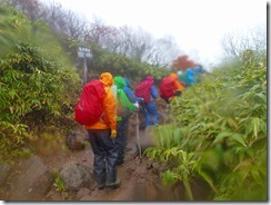 06弘法清水にて休憩後下山します