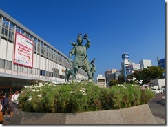 02岡山駅前のシンボル桃太郎像IMG_1731