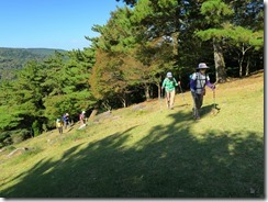 32三笠山への草地の上りIMG_2074