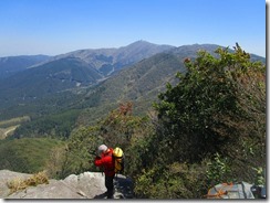 24 鬼ケ鼻岩から背振山