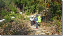 2-19階段から広い緩道と続きます