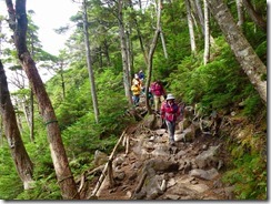 3-16岩ゴロゴロの登山道