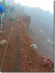 24崩落している登山道