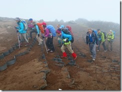 17火山礫の登山道