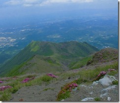 12山頂から矢岳と龍王山が見える