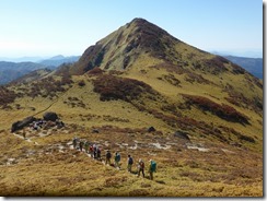 18天狗塚とサンサンの登山者