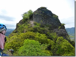 22登ってきた岩峰を振り返ります