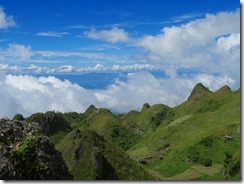 25山頂から見る周囲の山容