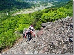 06すぐに岩峰歩きです