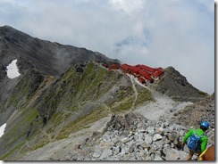 4-20山頂からみた槍ケ岳山荘