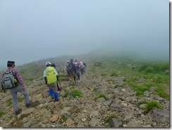 22ガスの中、久住山より下山します