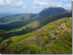 19　沓掛山方面から登山道と三俣山