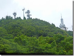 2-10八幡岳の鉄塔群が見えます