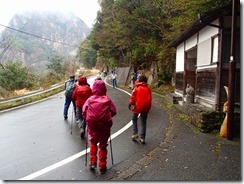 2-01予想通り雨模様、比叡山登山口出発