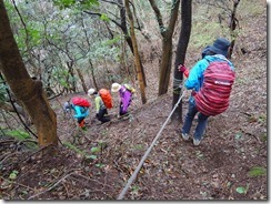 20もと来た滑る急坂を引き返しまして無事に下山しました