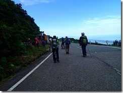 1 道路沿いにる吹浦口（大平）登山口出発