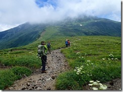 26更に続く山道　頂上はまだまだ