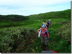 10　草原の中の登りが続く