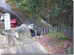 10正現神社裏の巨石