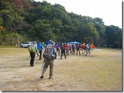 01多目的広場から金立山へ出発