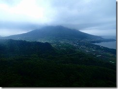 08展望台より開聞岳､恥ずかしそうに顔を隠しています