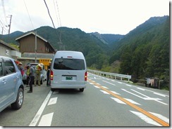 01葛城山登山口バス停に到着