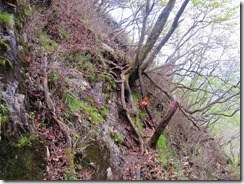 15鹿納山手前の岩場のトラバース