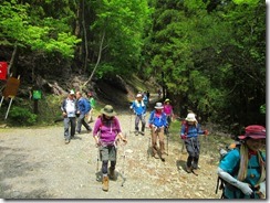 27鹿納山から全員無事に下山 (6)