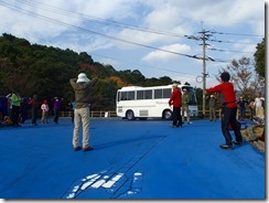 02登山口にてストレッチ