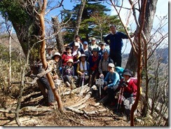 1-08鉾岳にて登頂写真、見晴らしはイマイチです