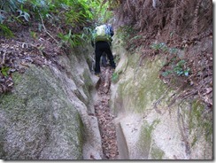 06　V字溝の登山道